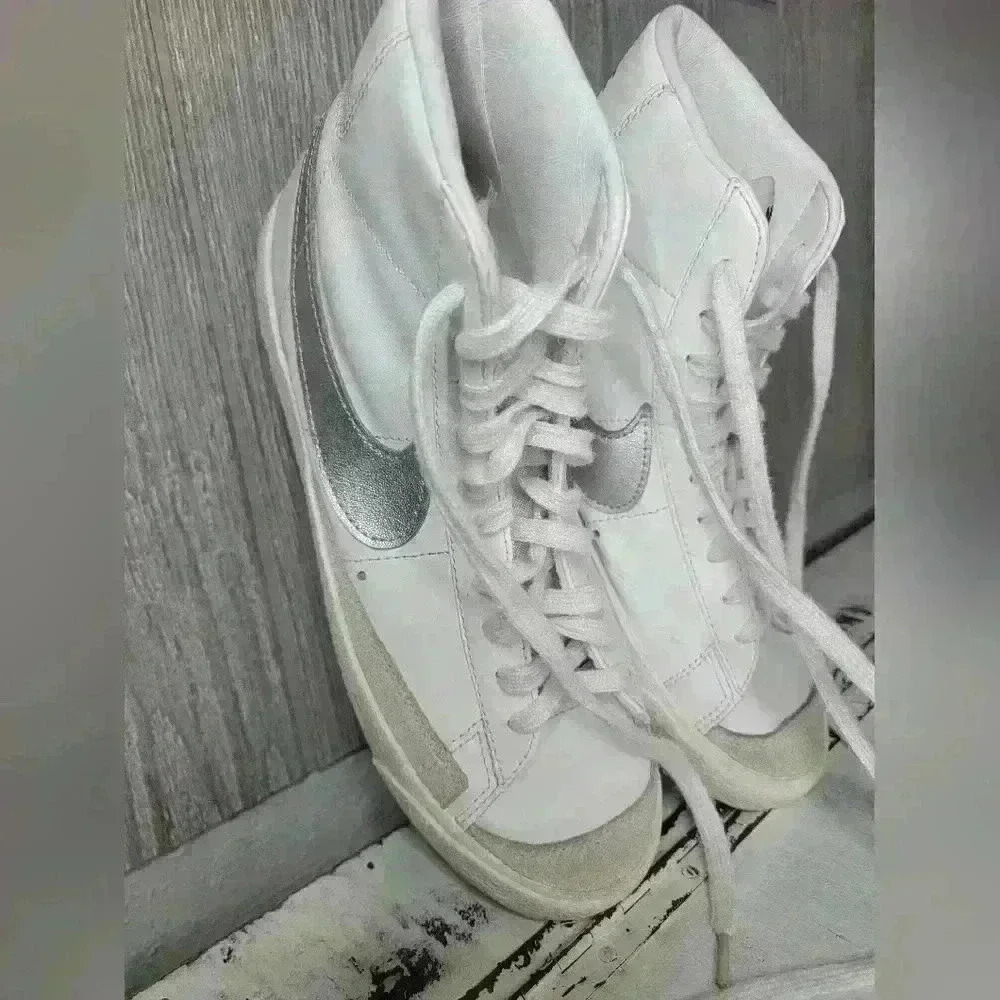 Nike Womens Blazer Mid '77 Sneakers Sz 10 Shoes CZ1055-112 White Silver Swoosh. - Picture 2 of 16